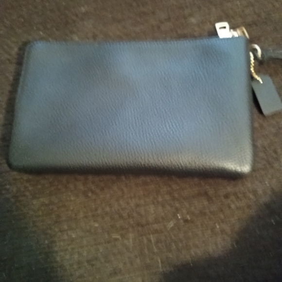 NWT COACH DOUBLE ZIPPER LARGE WRISTLET - Picture 3 of 4